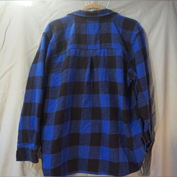 American Eagle Outfitters Blue and Black Plaid Button Down Shirt - Picture 2 of 3